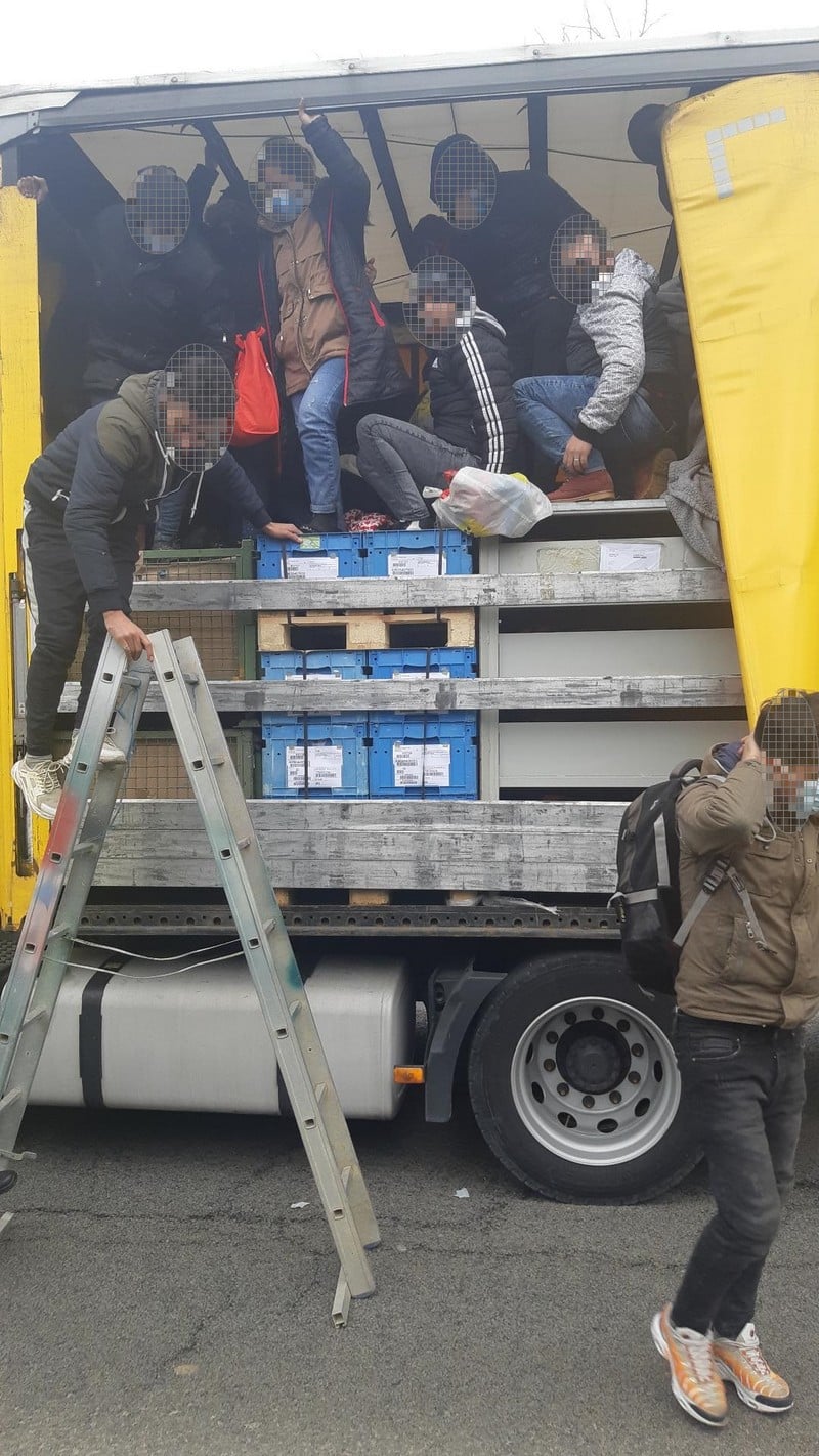 GeschleustesteigenvonderLadefläche