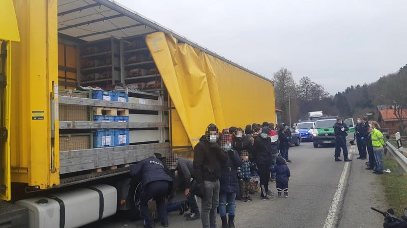 GeschleustevordemLKW