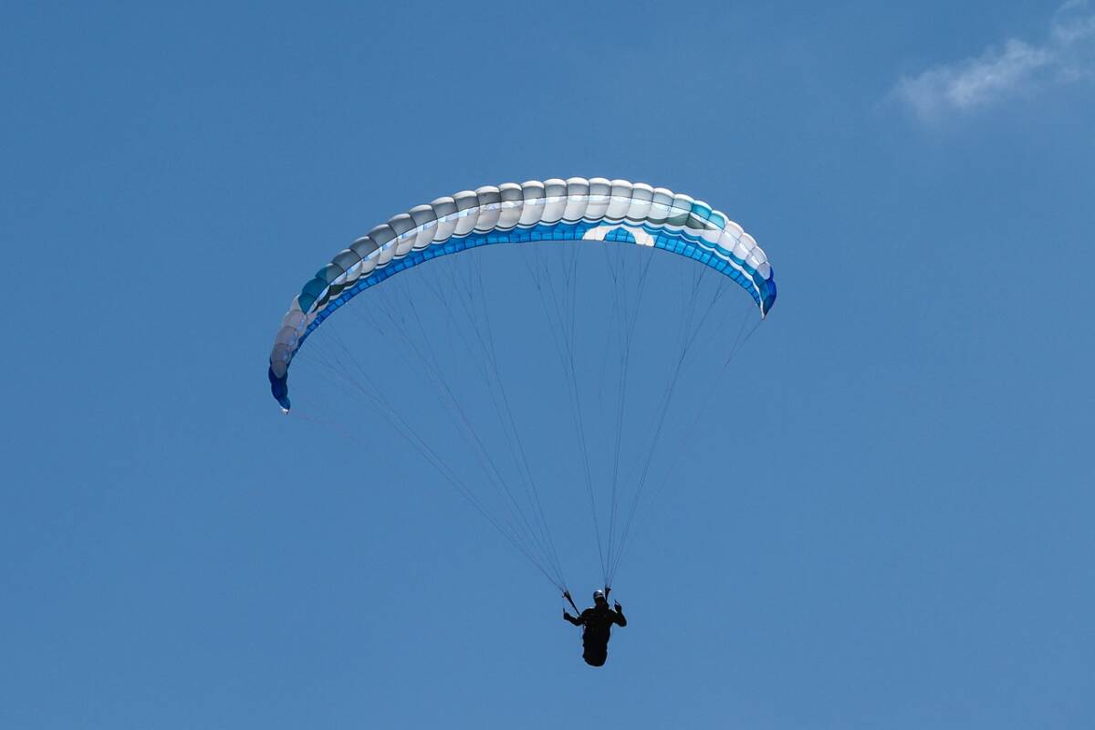 Gleitflieger im Weinberg abgestürzt