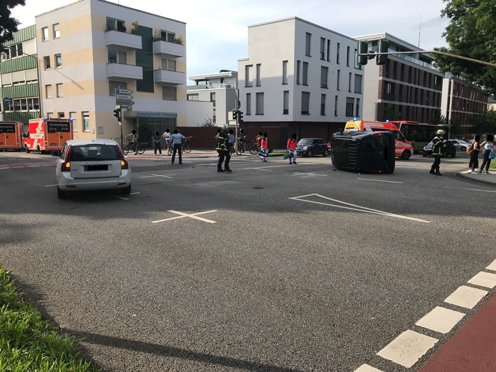 Verkehrsunfall im Kreuzungsbereich Südallee / Kaiserstraße / Weberbach.