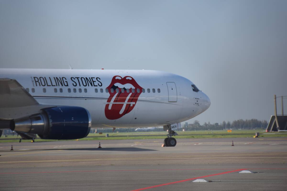 rolling-stones-3426802_1920.jpg