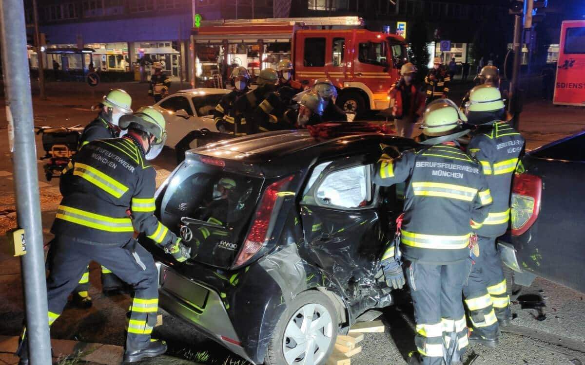 Zwei Verletzte und fünf beschädigte Fahrzeuge