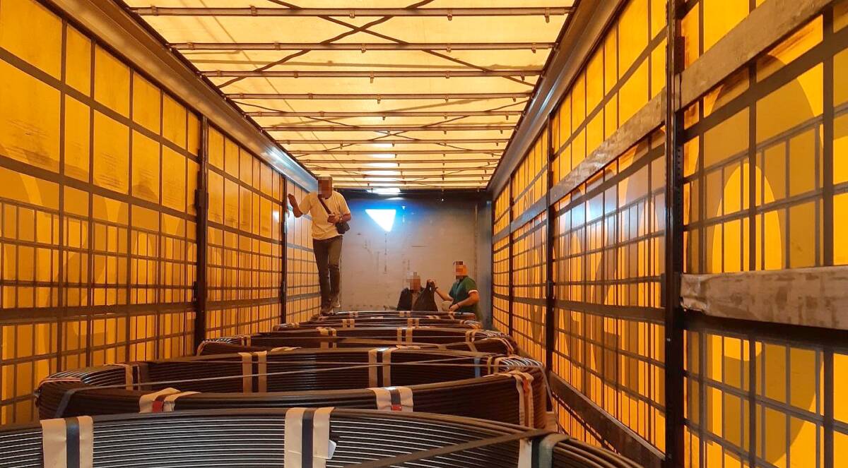 210904_Migranten_in_Güterzug