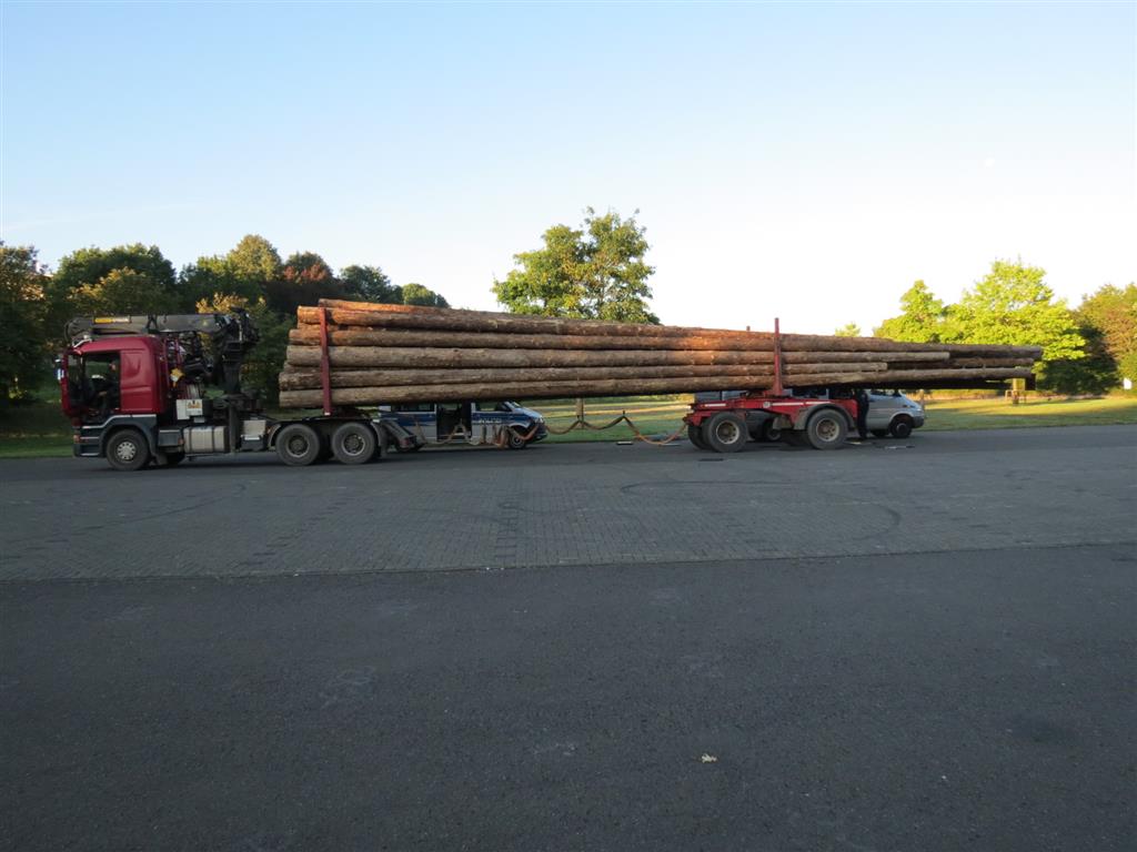 Holztransport knapp 49 Tonnen