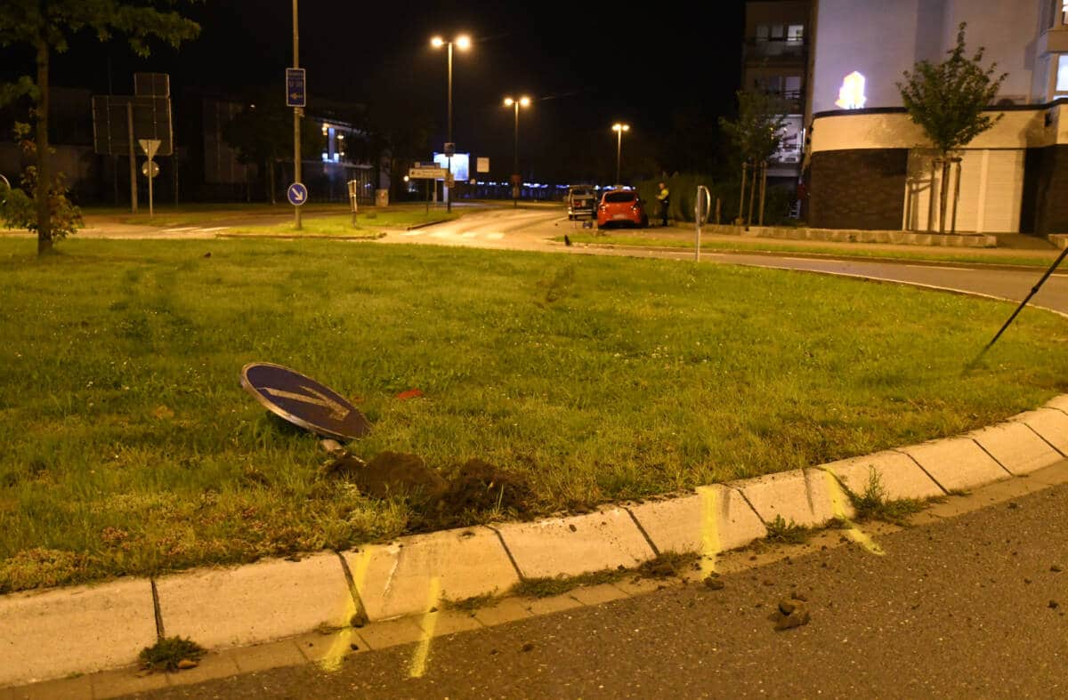 Verfolgungsfahrt endet für flüchtigen Autofahrer auf Verkehrsinsel