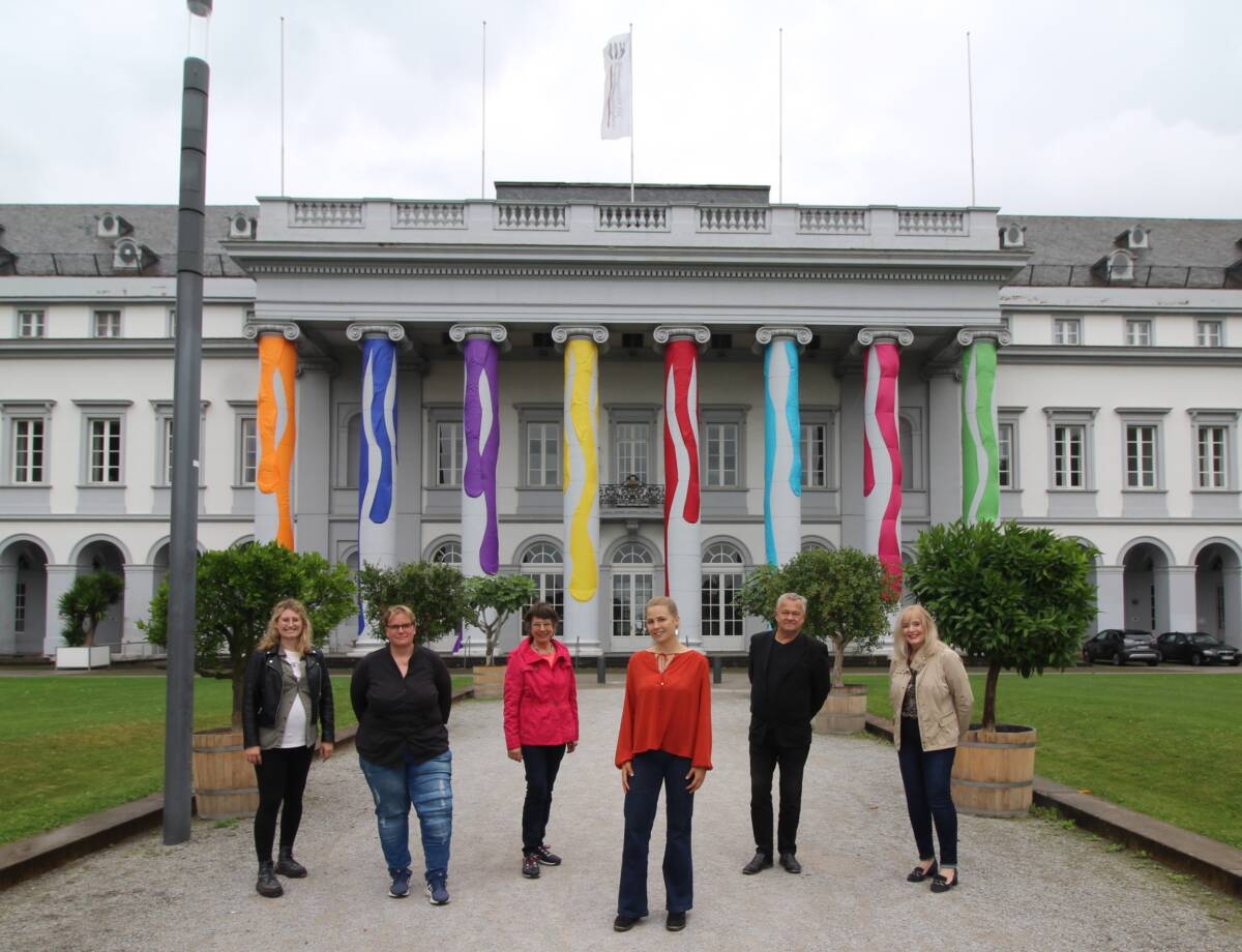 farbe_am_schloss_gruppenbild_verkleinert