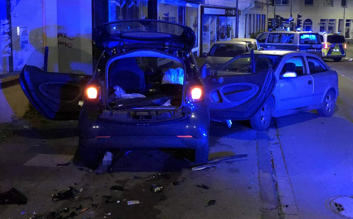 Unfall in Weitmar: Zwei Autos sind schwer beschädigt worden.