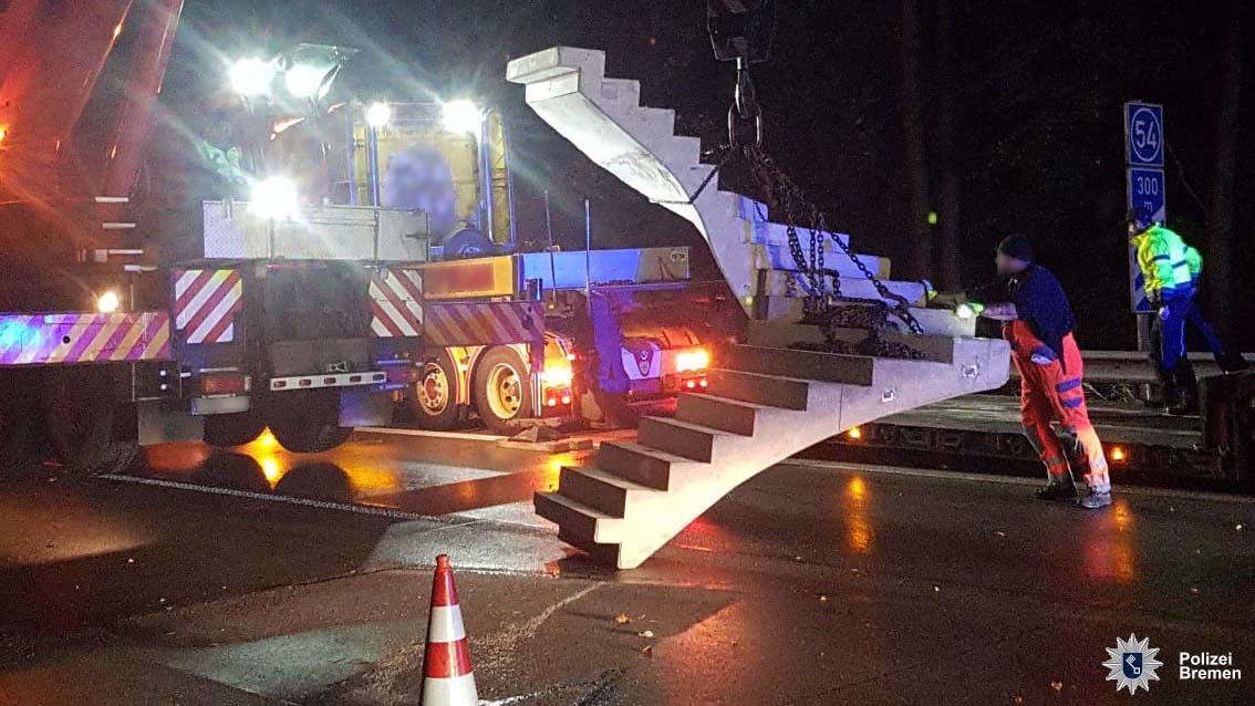 Die tonnenschwere Betontreppe