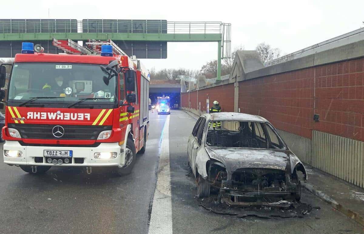 Pkw-Brand auf der A99