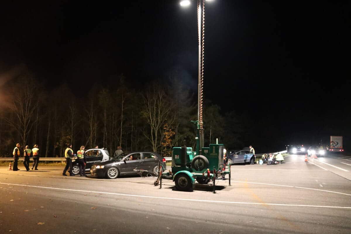 Kontrollstelle von Polizei und Zoll im Bereich "Zolleiche" an der B327