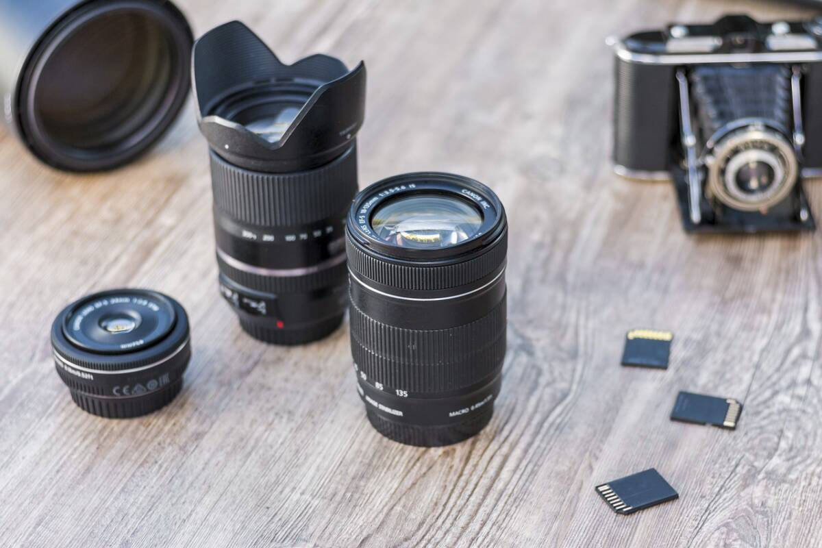 cameras-2443727_1280