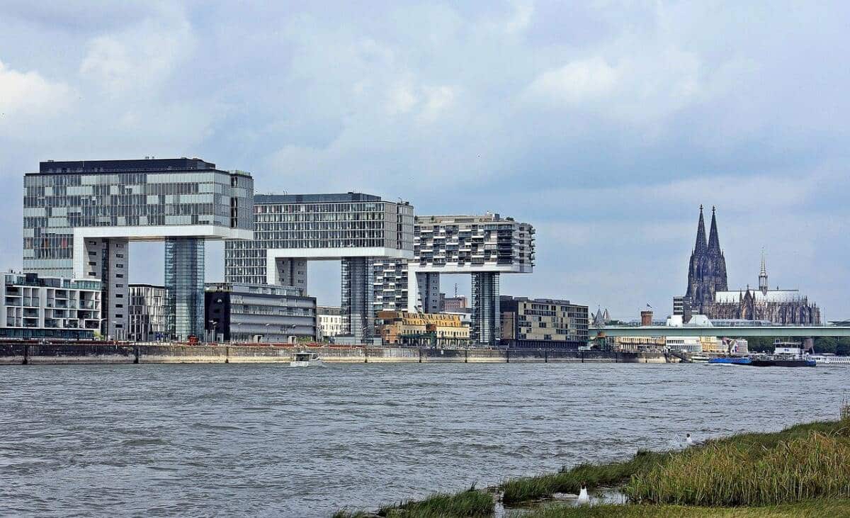 crane-houses-1507525_1280