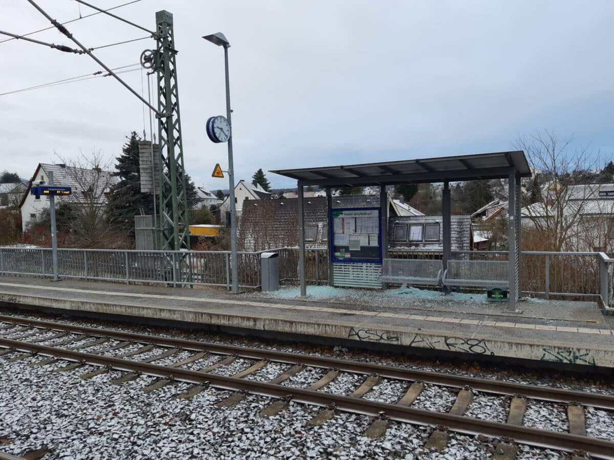 211227_Zerstörte-Scheiben-Jungfernkoprf