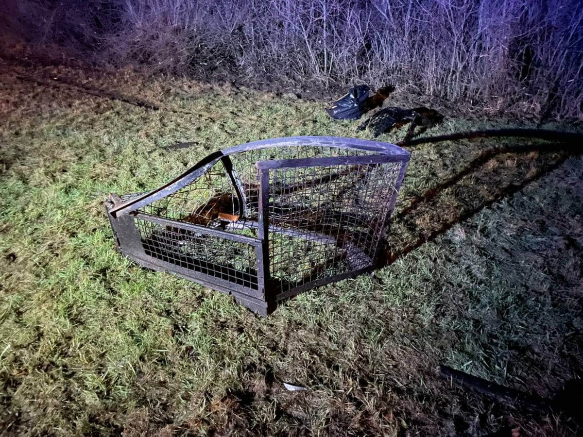 Verlorene Stahlgitterbox, durch den Unfall verformt