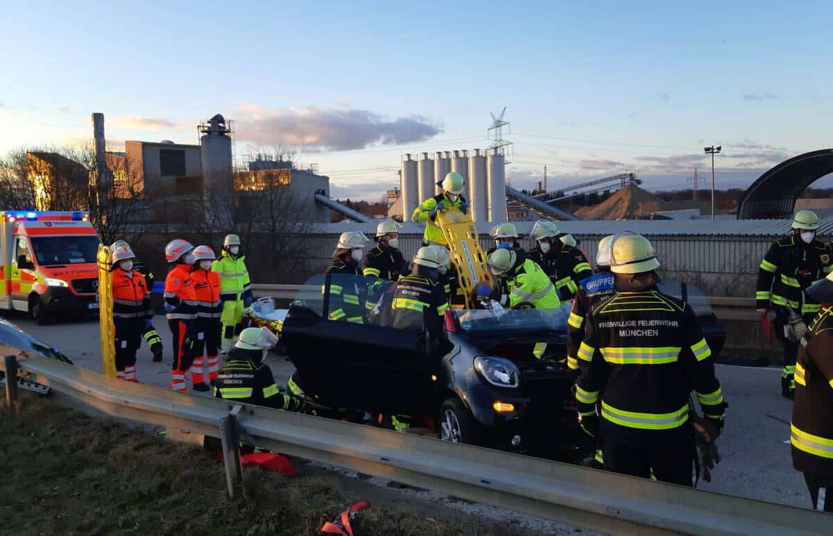 Zwei Schwerverletzte bei Verkehrsunfall