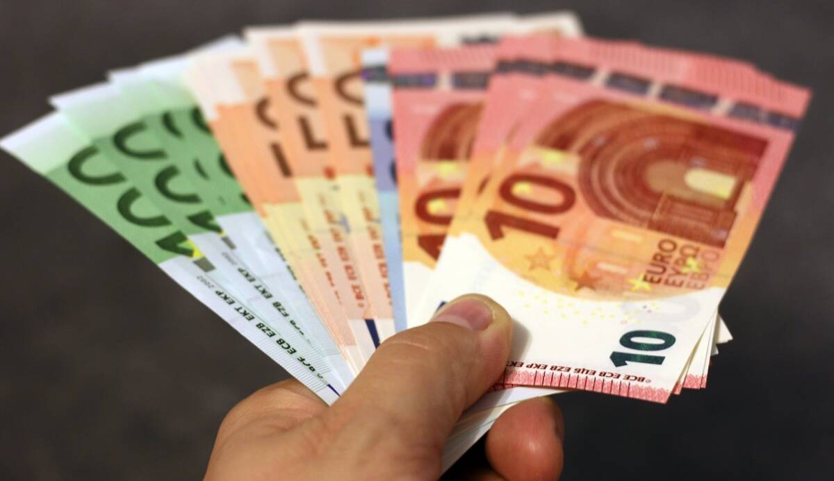 money-g3f64b9053_1280