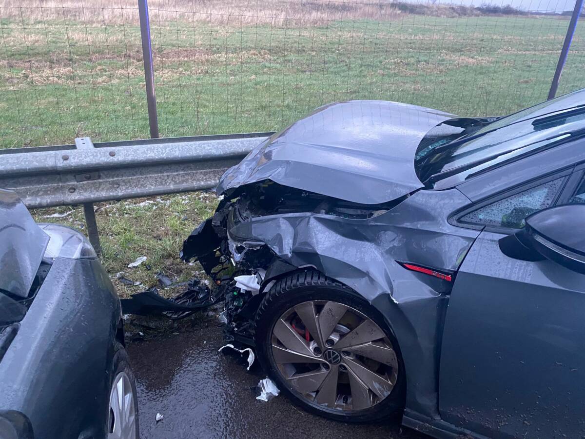 schwer beschädigte Fahrzeuge