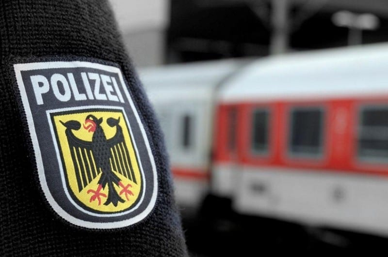 Mann mit scharfer Schusswaffe in Neukölln