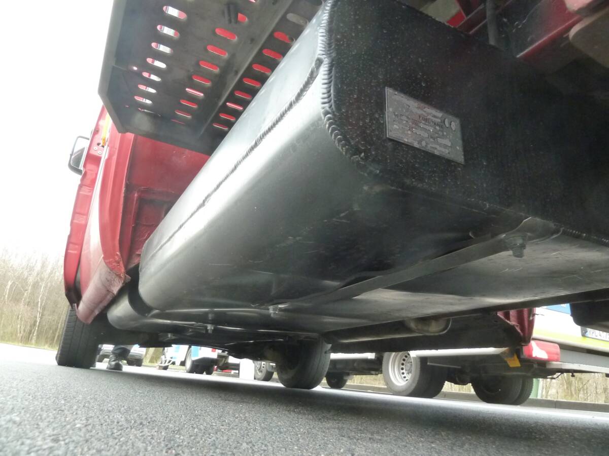 eingebauter 1.000 Liter Tank