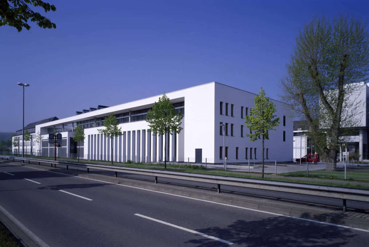 PKW an der Uni Koblenz zerkratzt