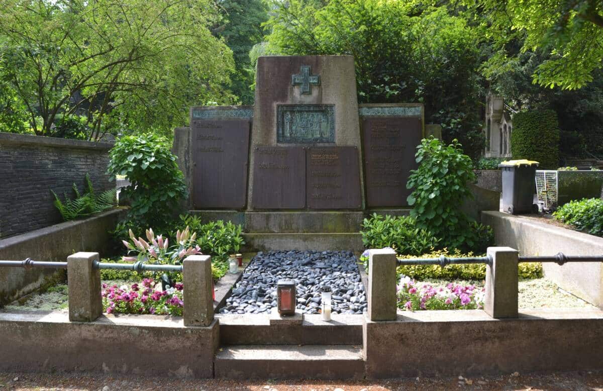 220404_Grabschändung_Hauptfriedhof_vorher1