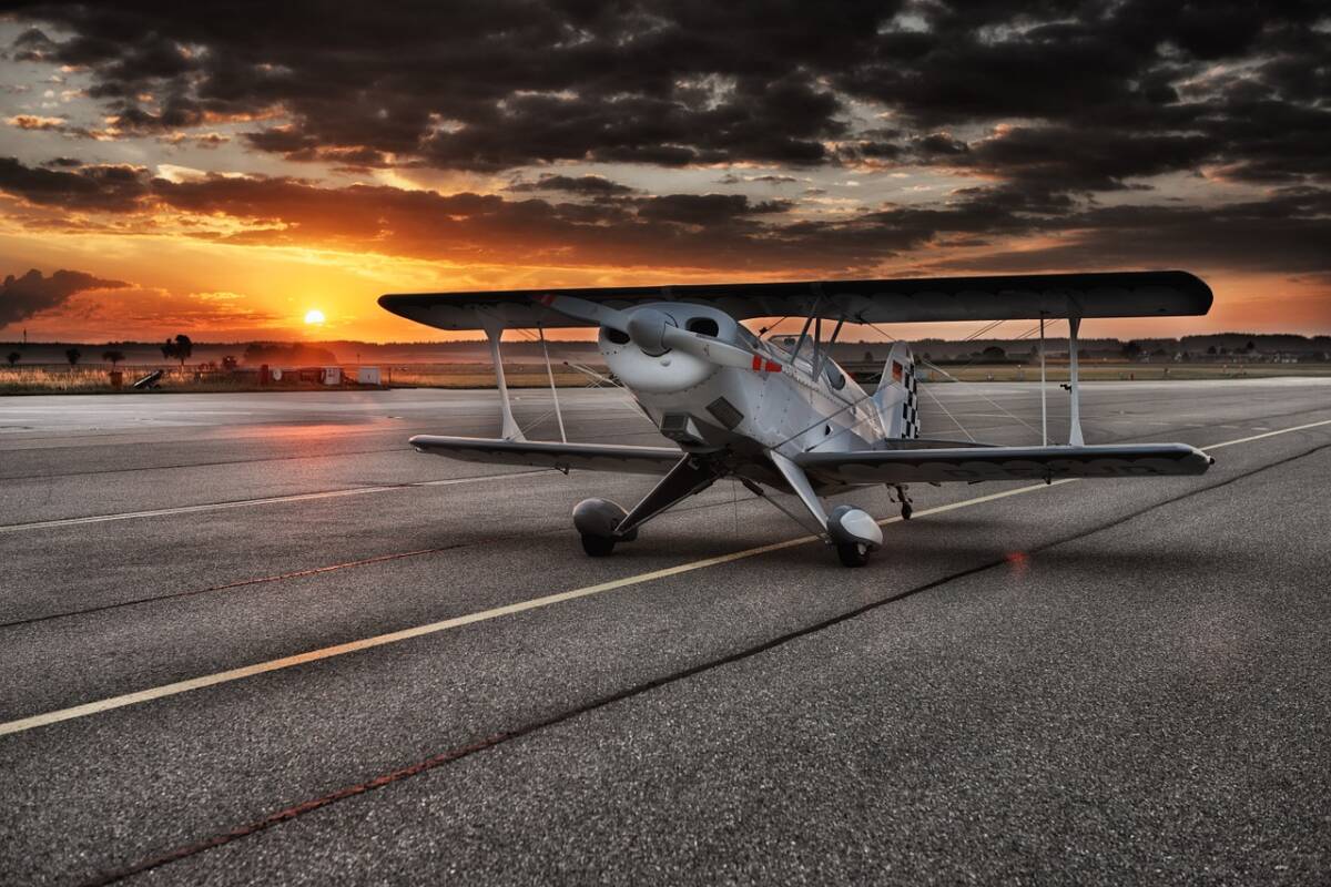 aircraft-547105_1280