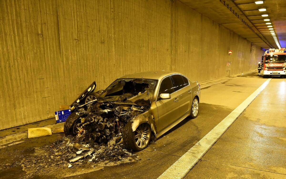 Pkw brennt im Tunnel (Aubing)