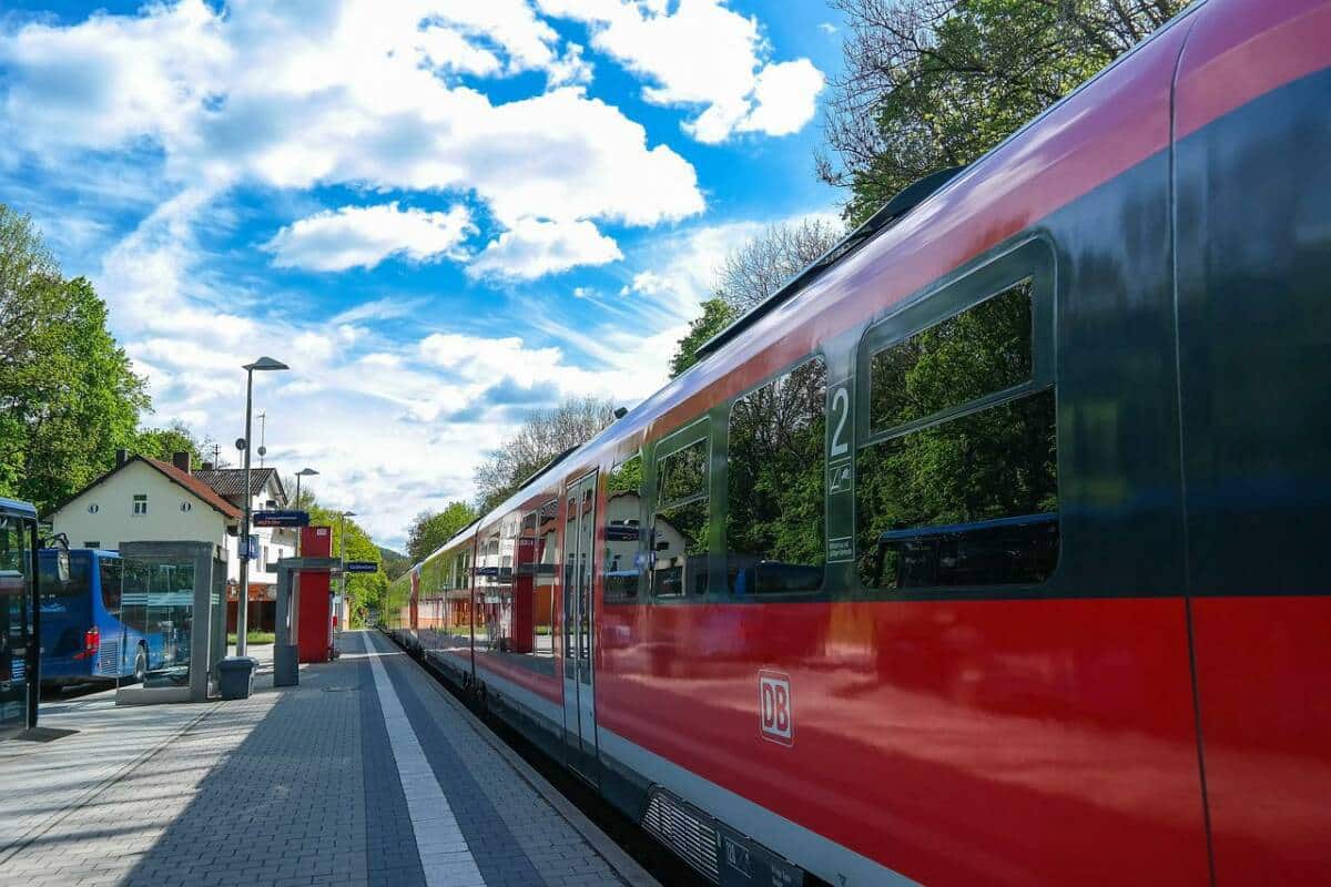 9-Euro-Ticket-blaulichtmyk