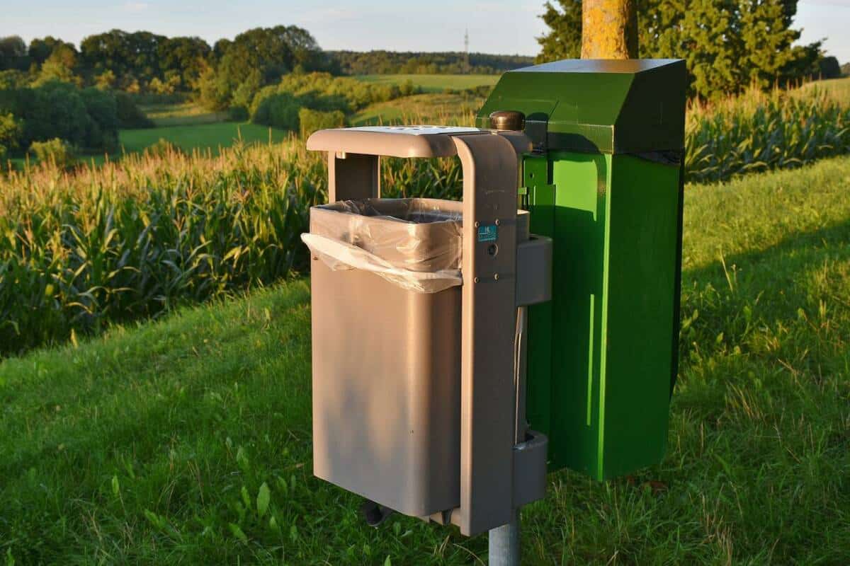 garbage-can-2645780_1280