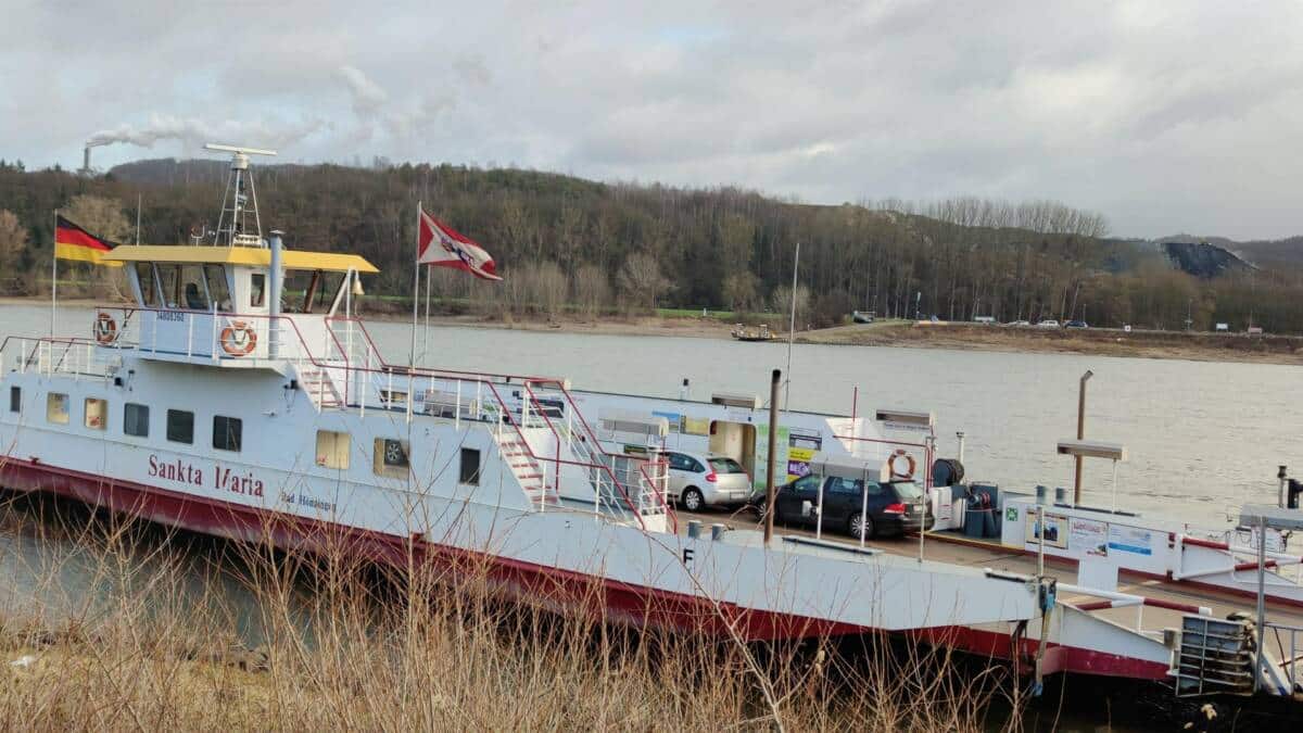 rheinfaehre-bad-breisig-bad-hoennignen
