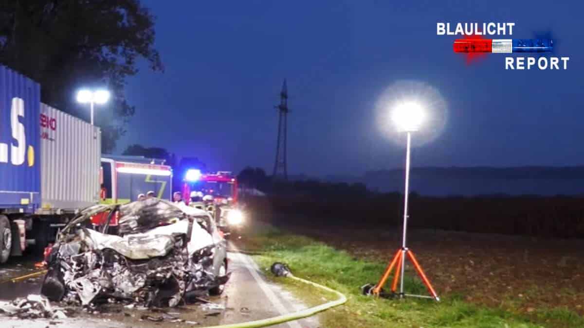 SCHWERER UNFALL - RETTUNG - POLIZEI