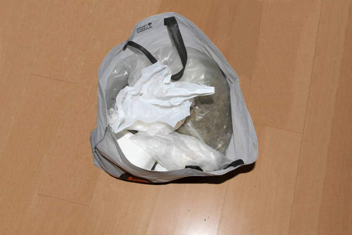Foto: Kokain und Marihuana verpackt in einer TüteQuelle: HLKA
