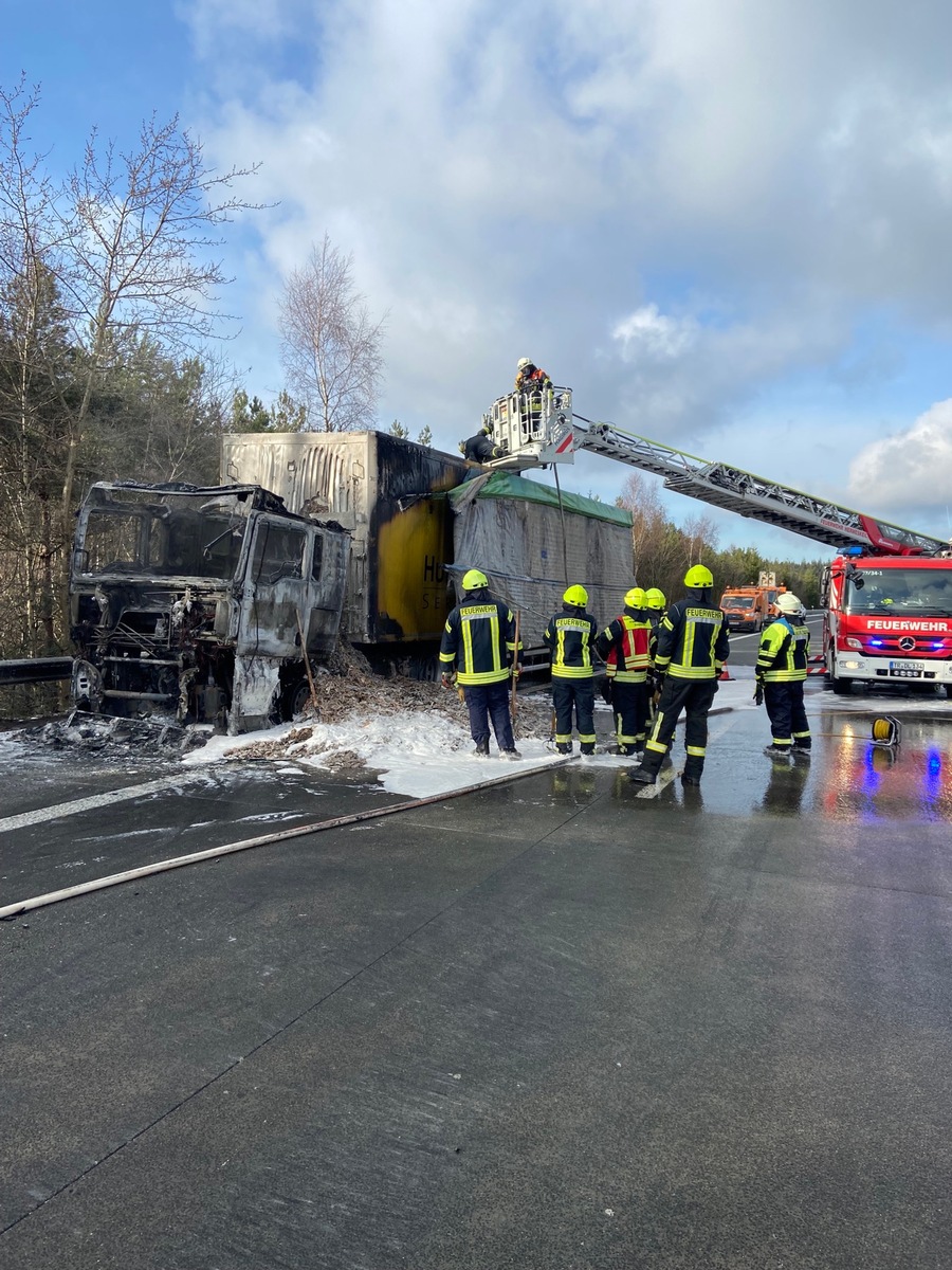 LKW-Brand Sorgt Für Stundenlange Sperrung Der A1