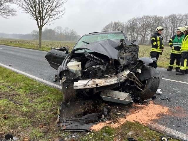 völlig zerstörter BMW