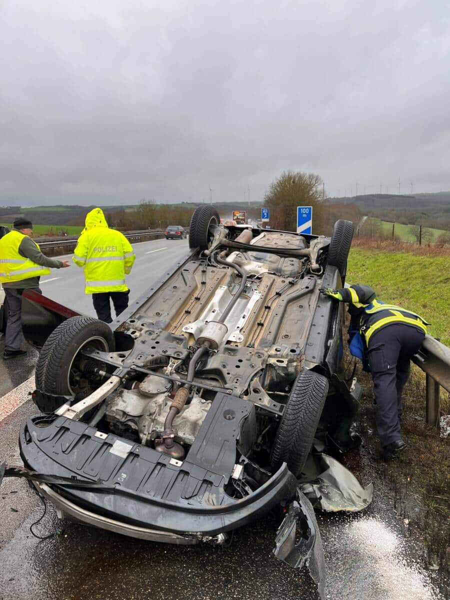 unfall überschlagen