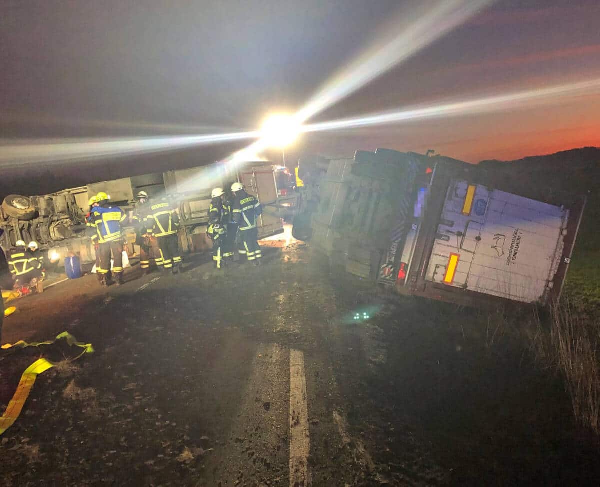 Umgekippter Viehtransporter