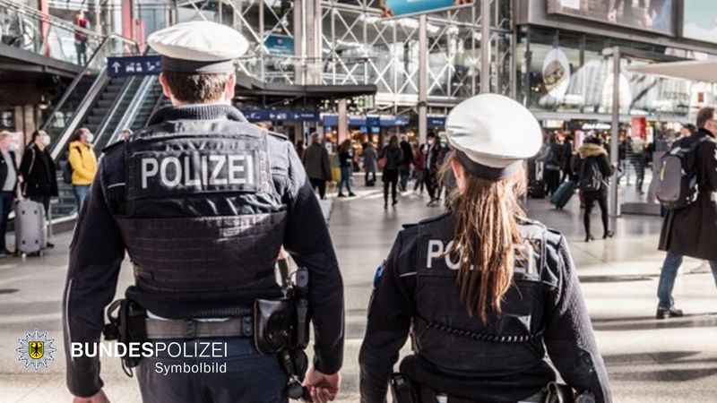 230312_Exhibitionist