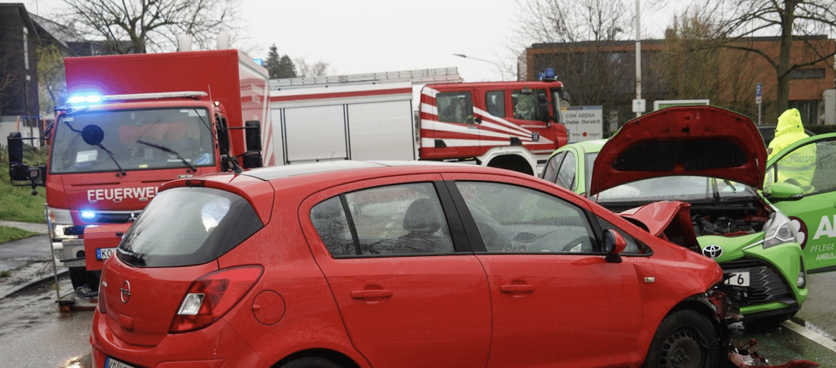 Unfall Koblenz Güls Feuerwehr Polizei RTW