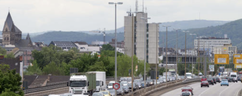 Schwerer Unfall Auf Europa Brücke In Koblenz