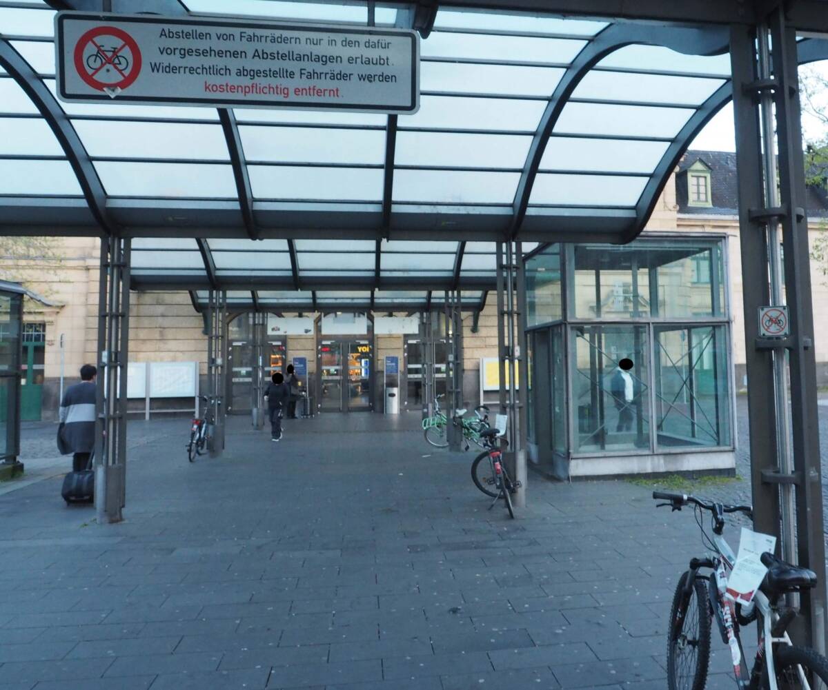 Hauptbahnhof widerrechtlich abgestellte Fahrräder