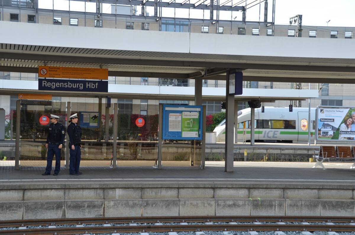 Symbolbild_Streife_HbfRegensburg_Bahnsteig