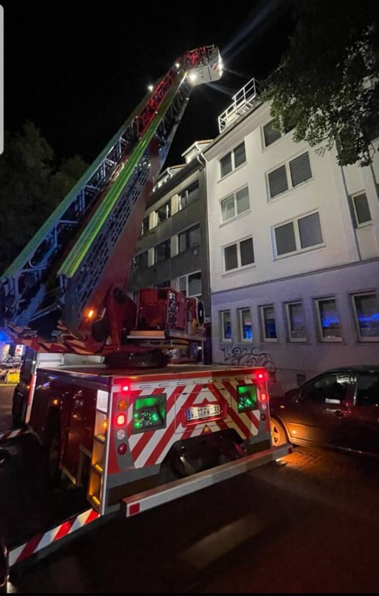 Die Drehleiter im Einsatz an der Beethovenstraße