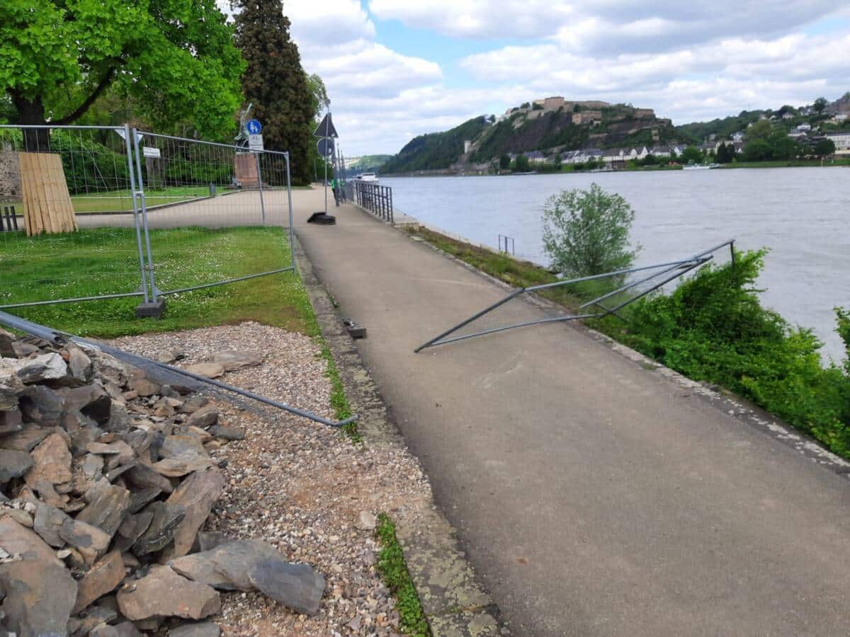 vandalismus_baustellenabsperrung_1