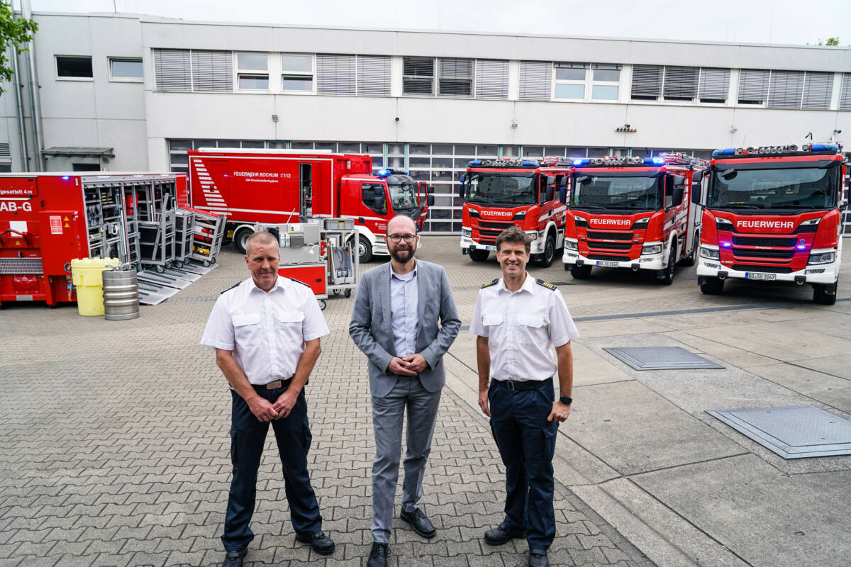 Fahrzeugübergabe An Die Feuerwehr Bochum