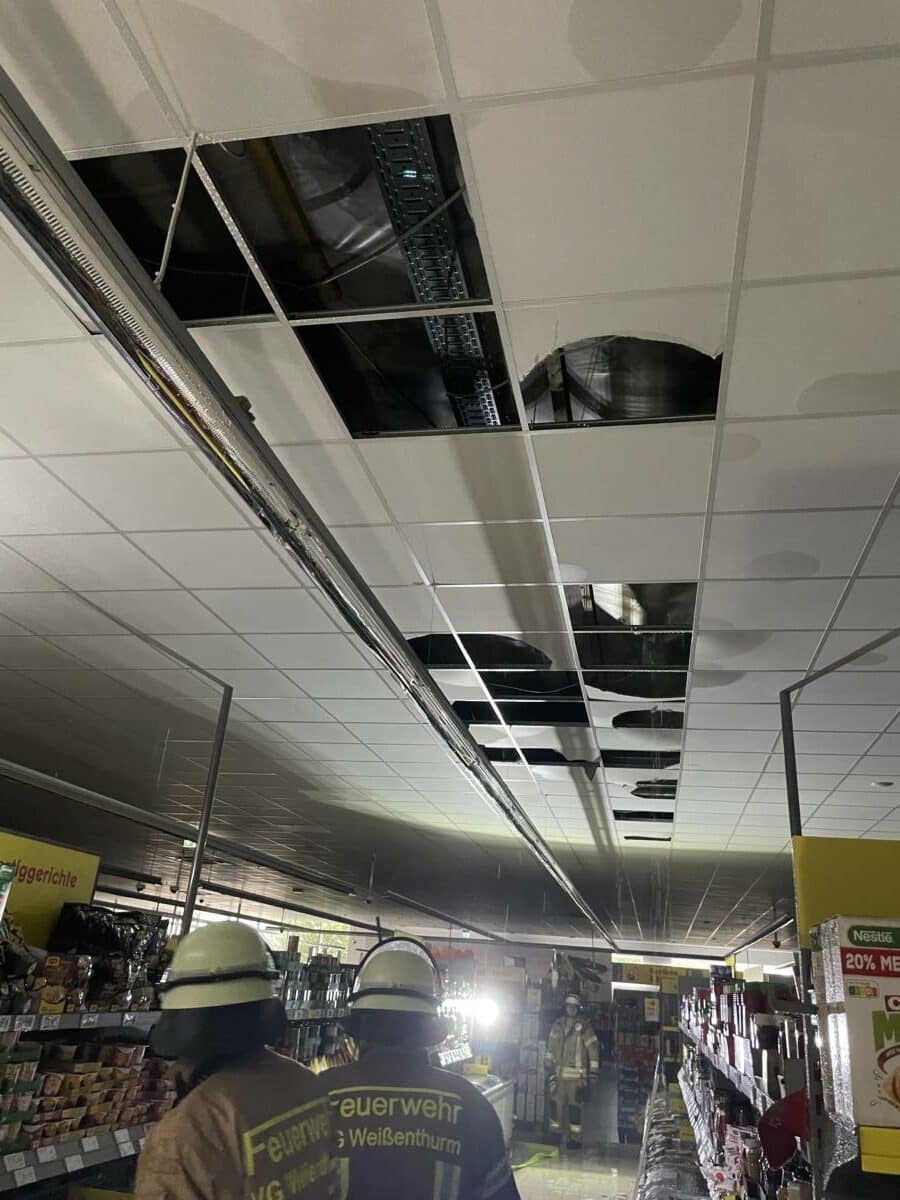 Unwetter Weißenthurm, beschädigte Decke Supermarkt