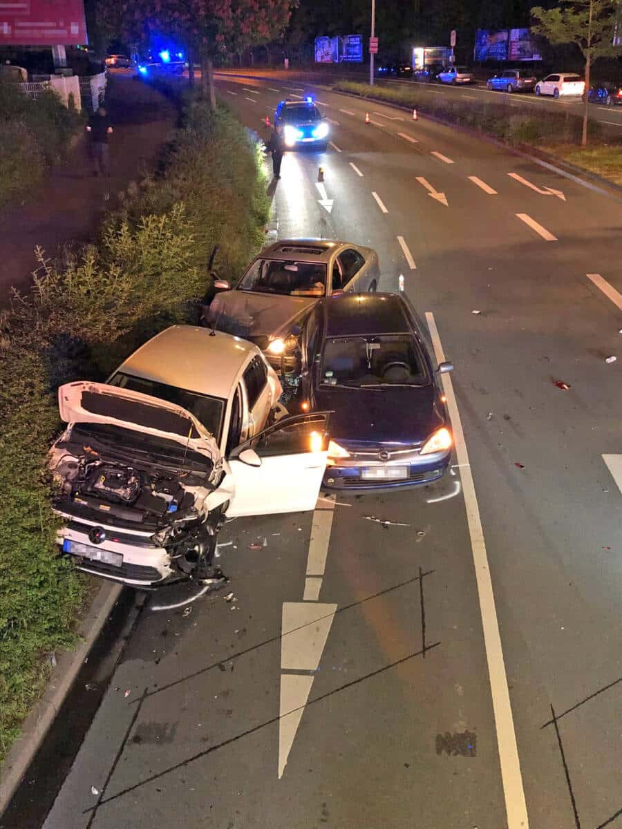 Verkehrsunfall nach mutmaรlichem Rennen in Iserlohn