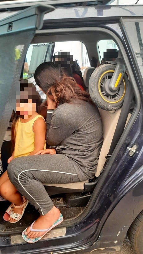 Schleuser, Kinder ungesichert in Auto