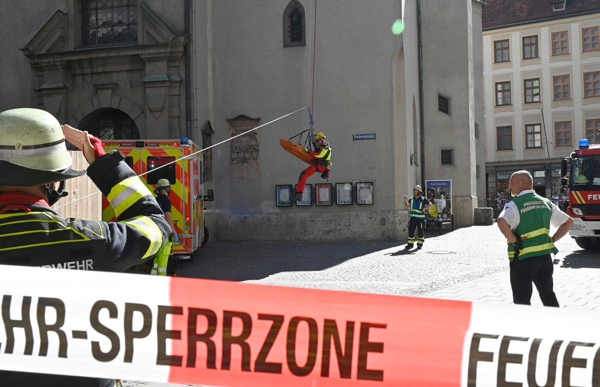 Aufwendige Rettung vom Alten Peter Einsatzfoto Berufsfeuerwehr München