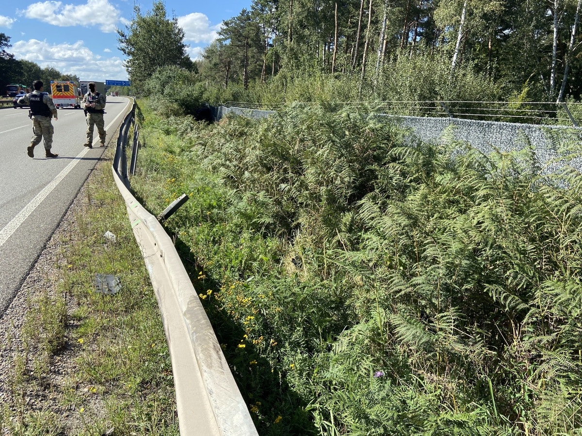 Fahrzeug überschlägt sich auf der BAB6