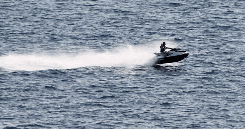 Jetski im Meer